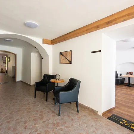 Max בית הארחה 3*