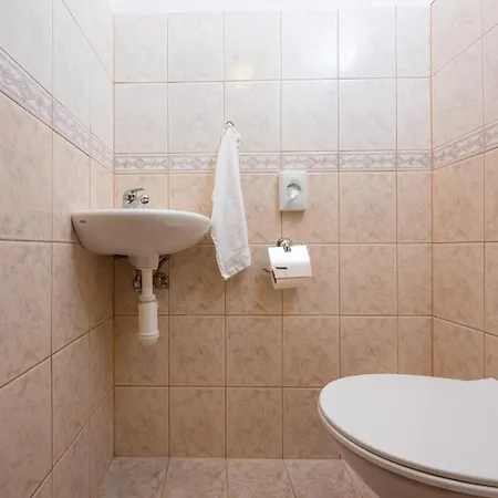 Max בית הארחה 3*