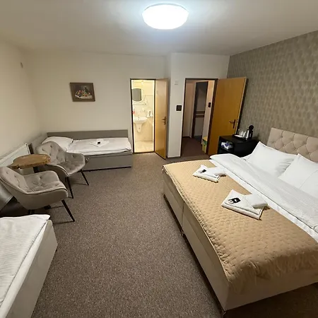 Max בית הארחה 3*