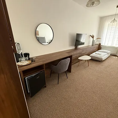 Max בית הארחה 3*